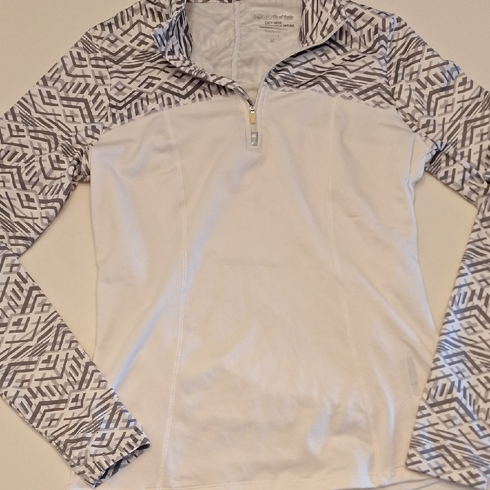 Marika Geometric White and Gray Long Sleeve Tee